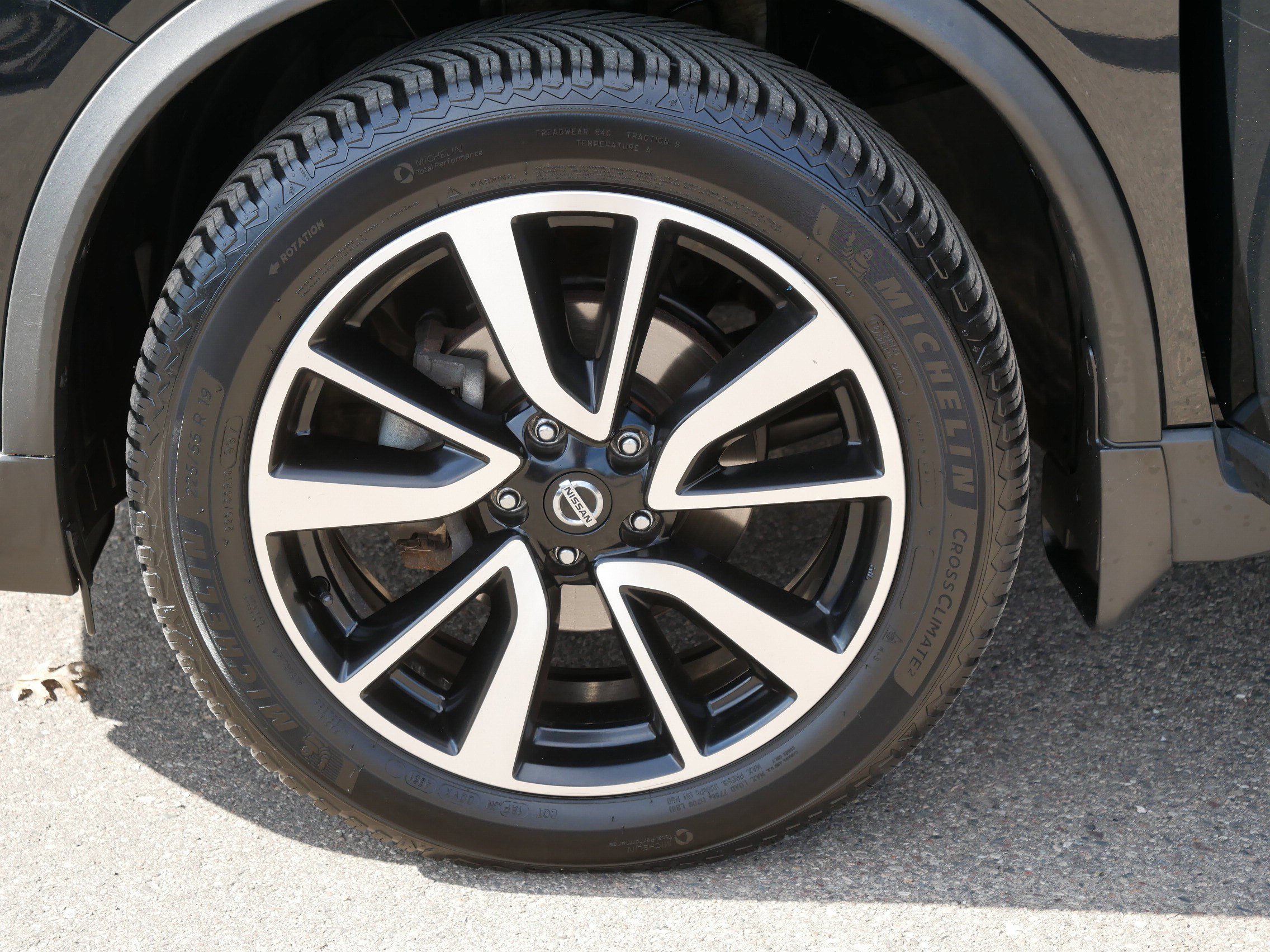 Used 2018 Nissan Rogue SL w/ Premium Package image 15