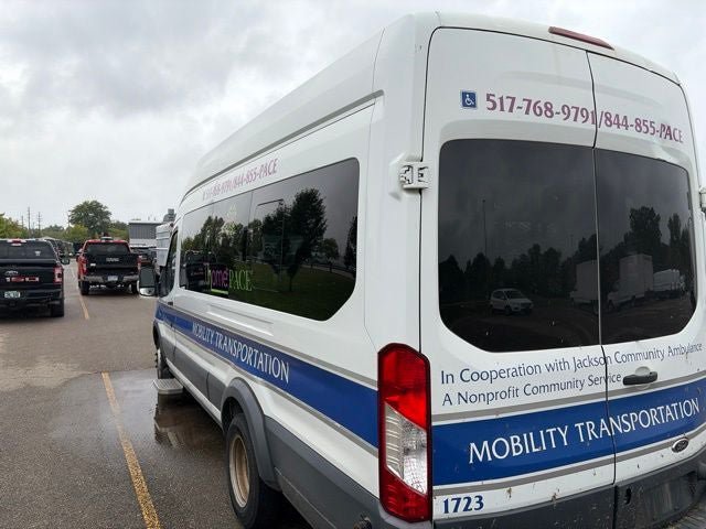 Used 2017 Ford Transit 350 XL RWD image 4