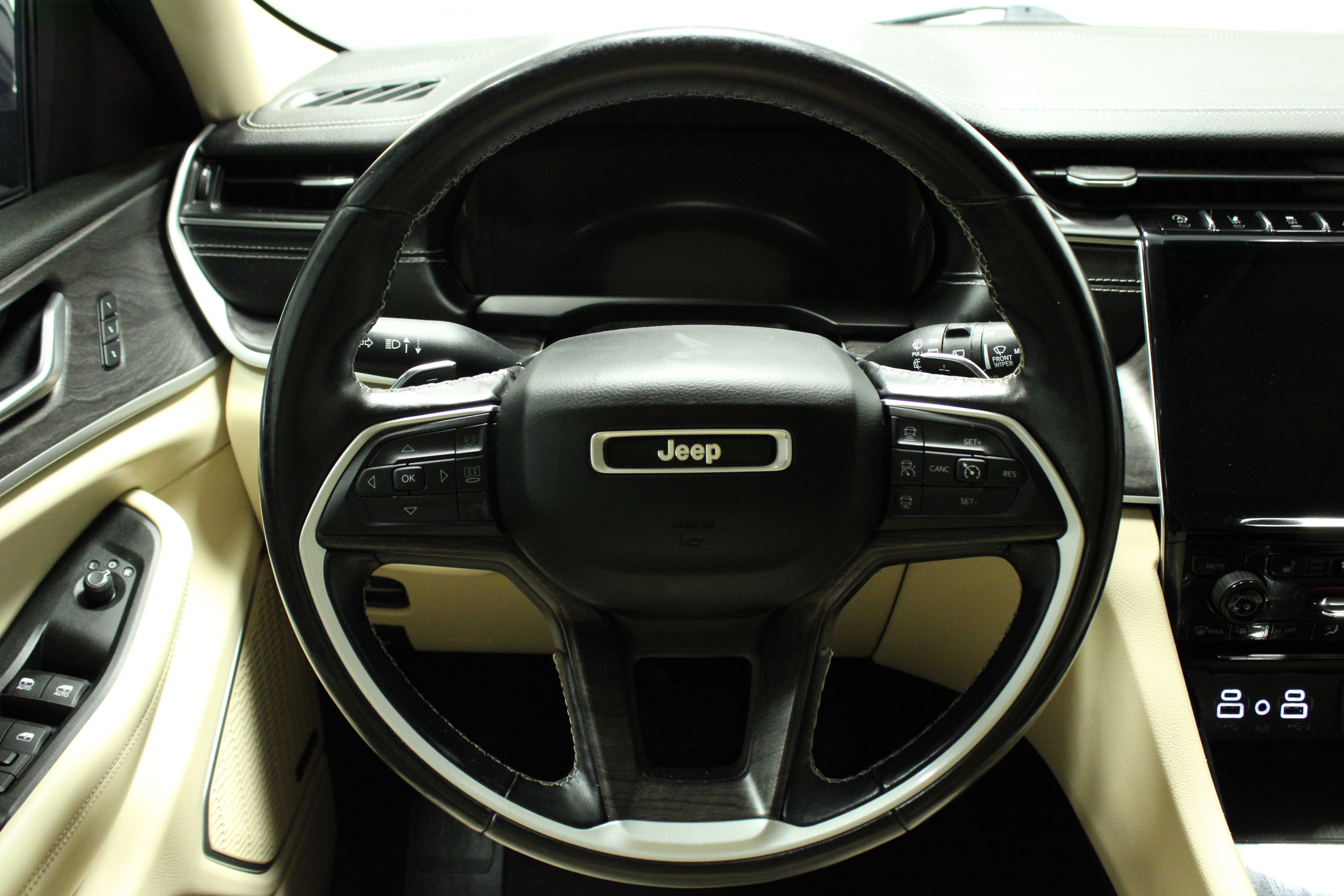 Used 2021 Jeep Grand Cherokee L Limited w/ Luxury Tech Group II image 23