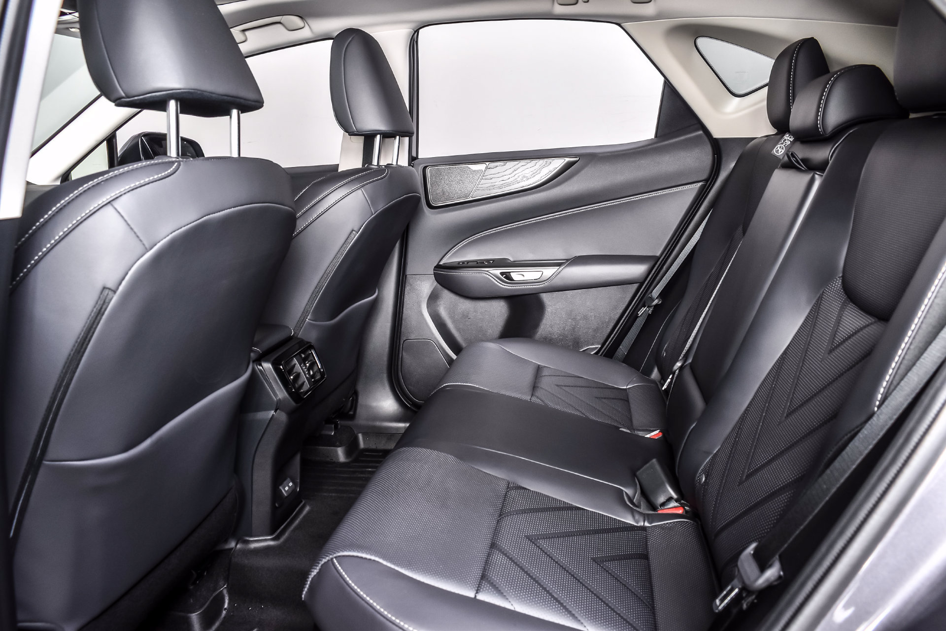 Used 2025 Lexus NX 450h+ AWD w/ Towing Package (2000 Lbs) image 19