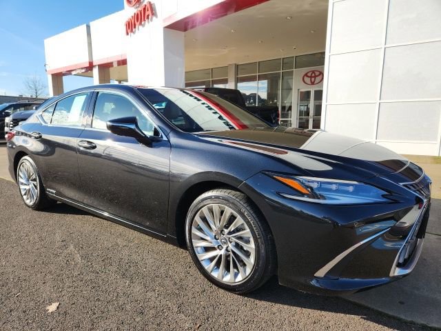 Used 2022 Lexus ES 300h w/ Luxury Package image 3
