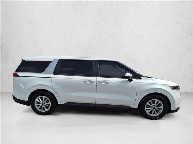 Used 2022 Kia Carnival LX FWD image 4