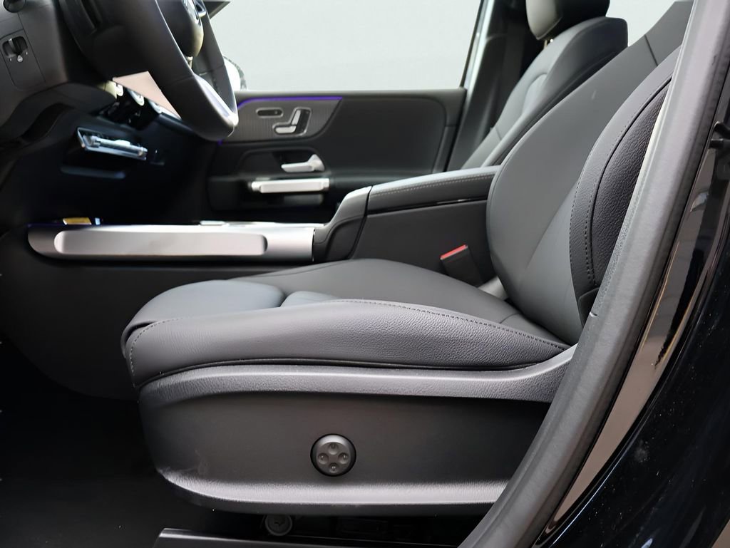 Certified 2025 Mercedes-Benz GLB 250 4MATIC image 38