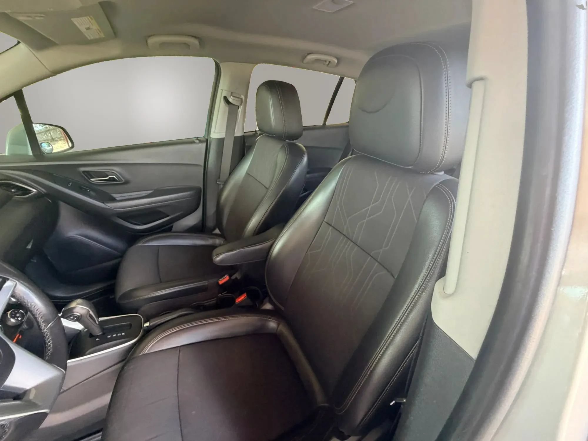 Used 2019 Chevrolet Trax LT w/ LT Convenience Package FWD image 17