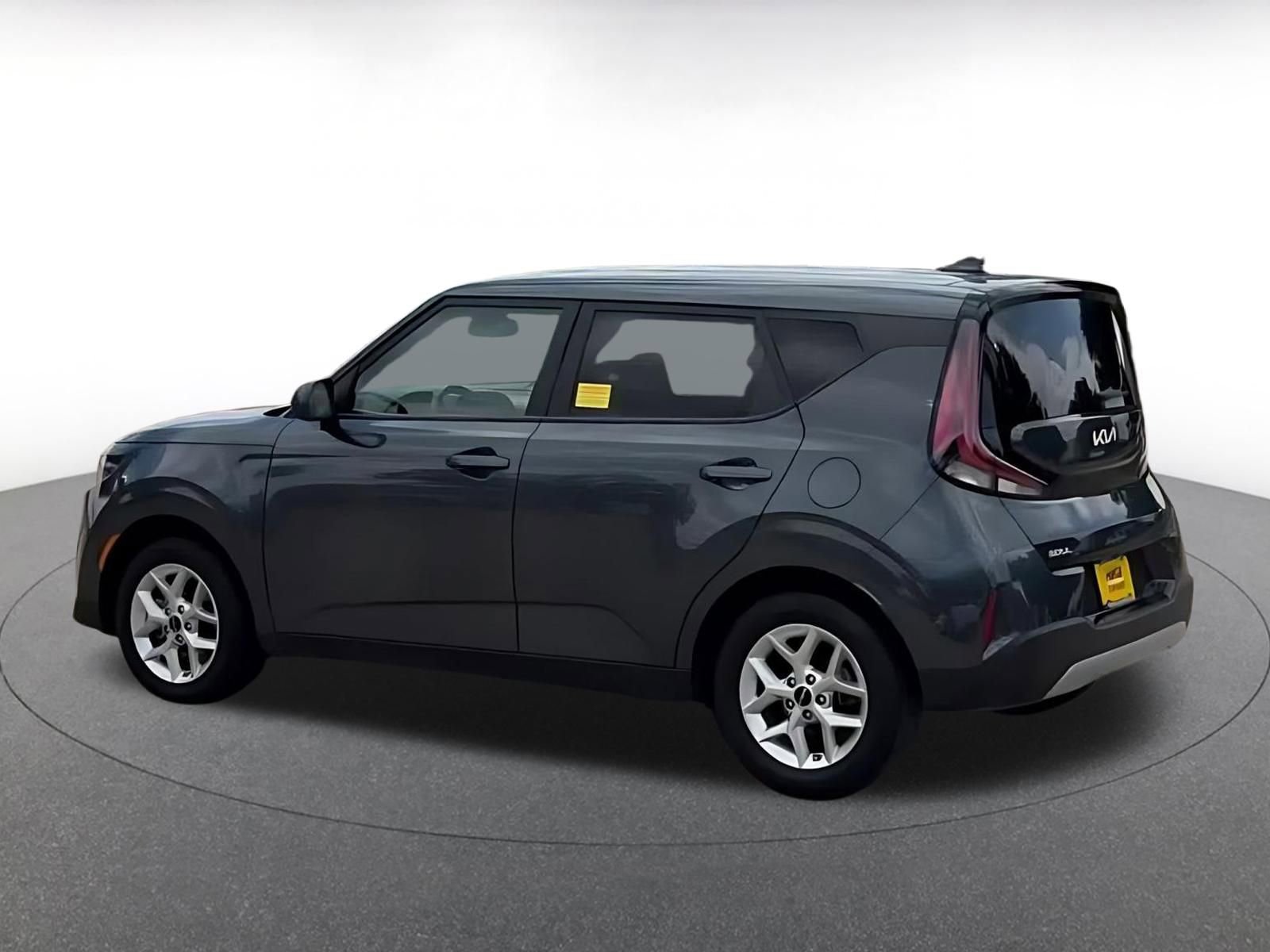 Used 2025 Kia Soul LX w/ LX Technology Package FWD image 10