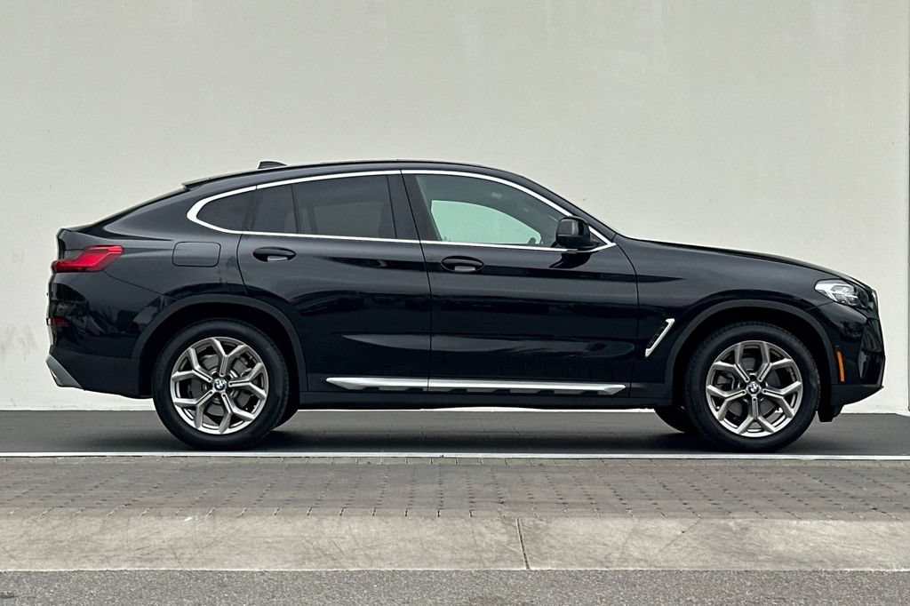 Used 2025 BMW X4 xDrive30i w/ Premium Package AWD/4WD image 2
