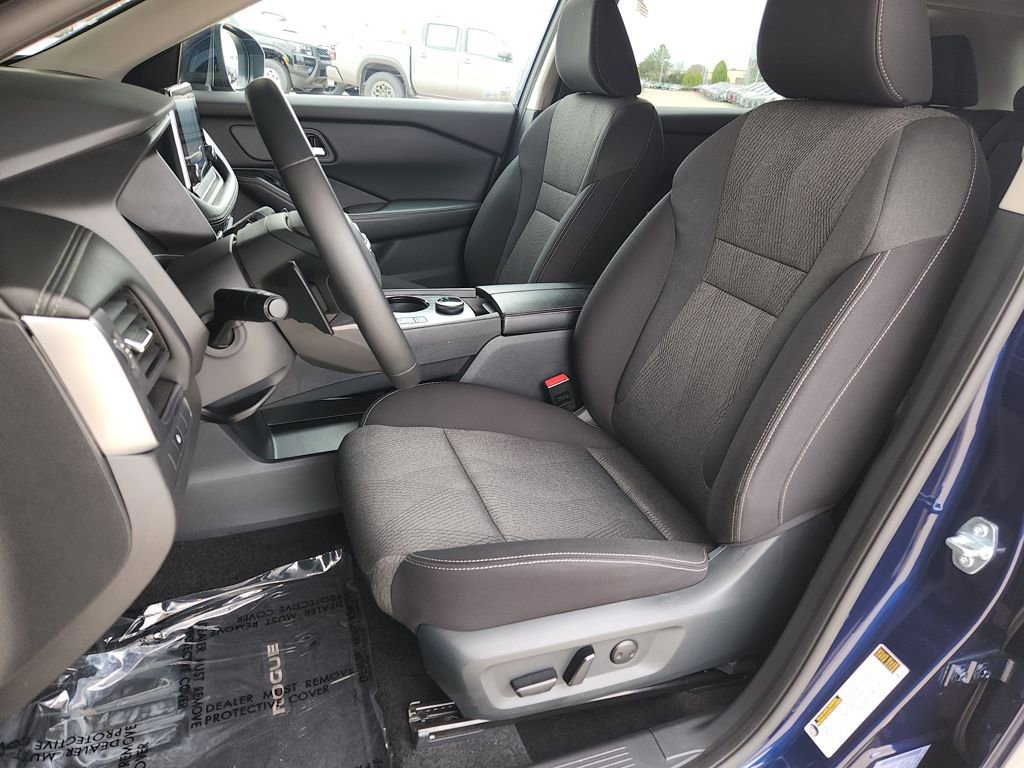 Used 2025 Nissan Rogue SV AWD/4WD image 12
