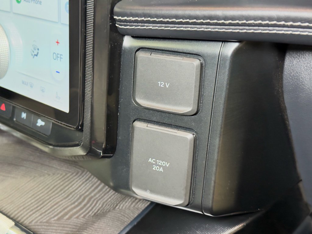 Used 2023 Ford F150 Lightning Platinum image 17