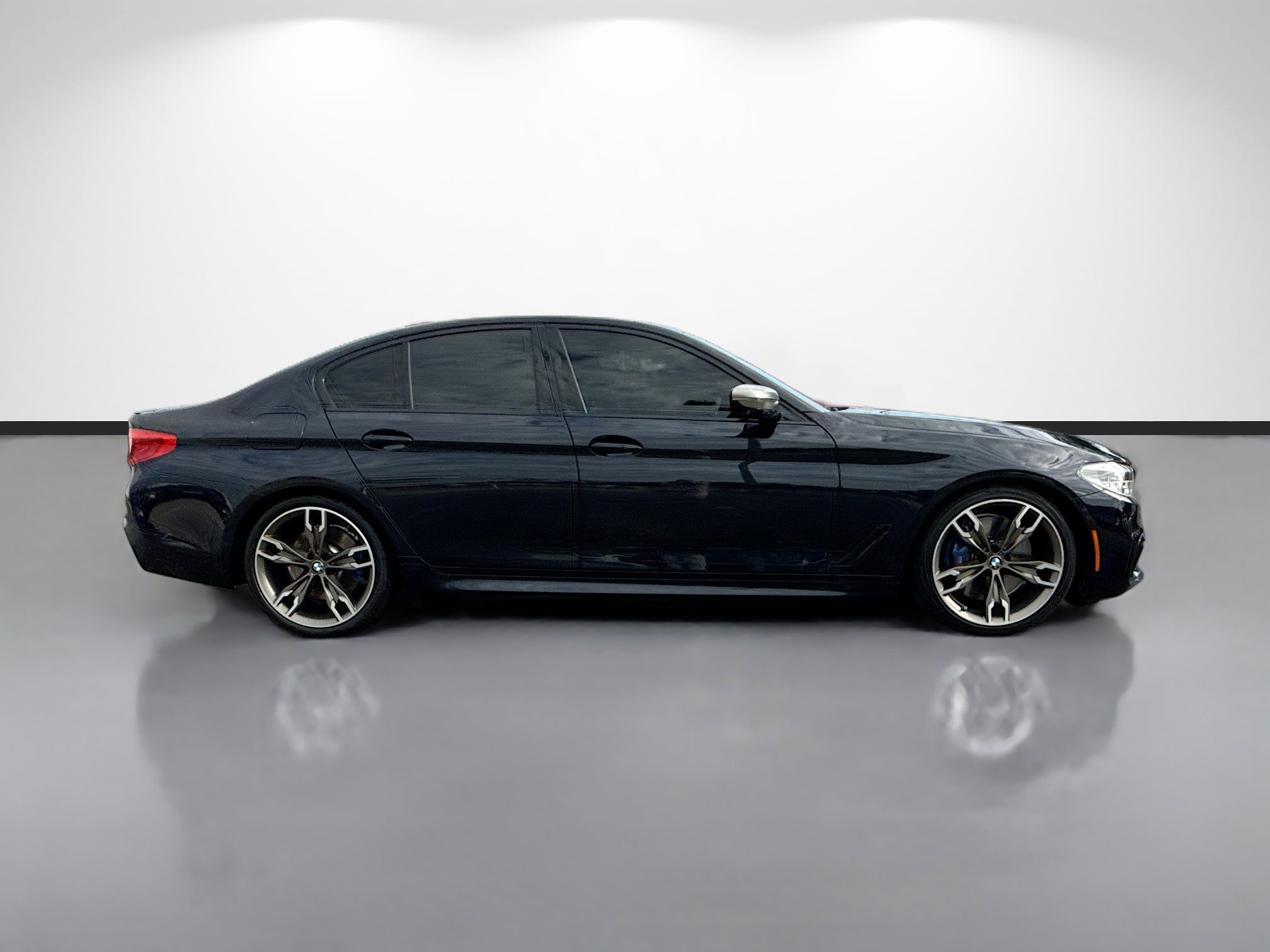 Used 2019 BMW M550i xDrive w/ Dynamic Handling Package AWD/4WD image 2