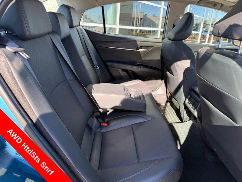 Used 2025 Toyota Camry XLE AWD/4WD image 12
