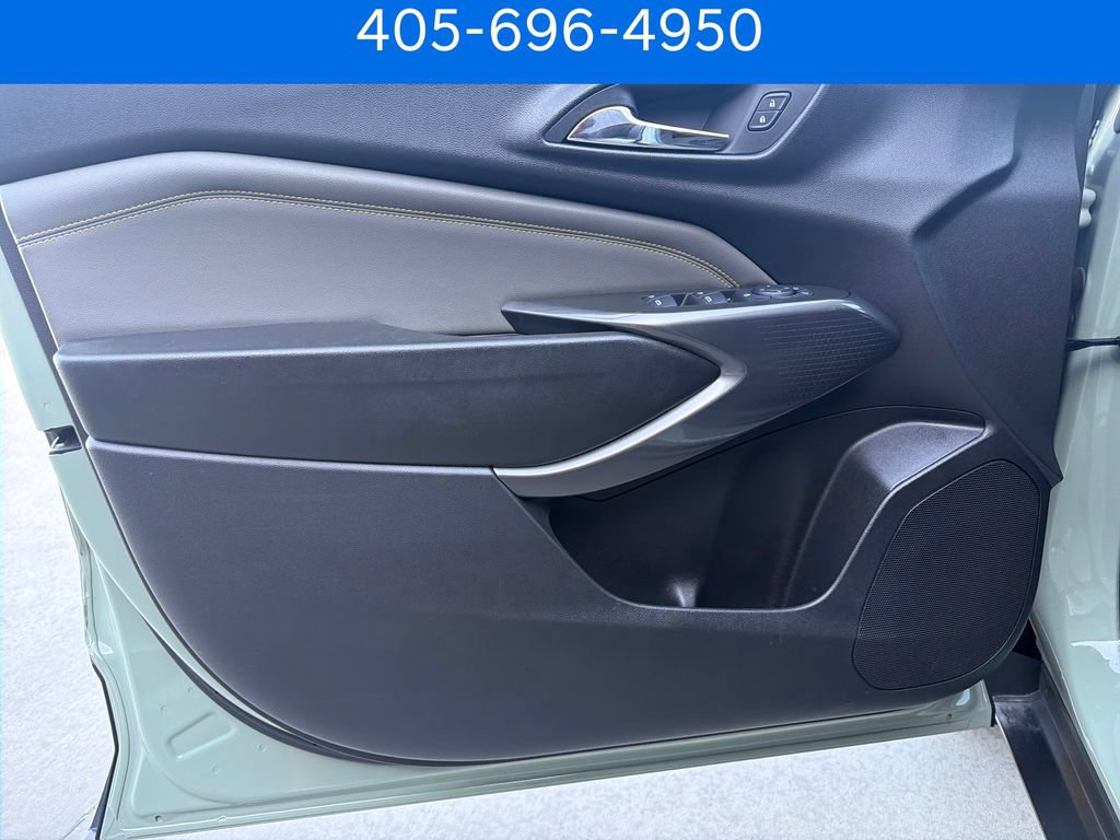 Used 2025 Chevrolet Trax ACTIV FWD image 16