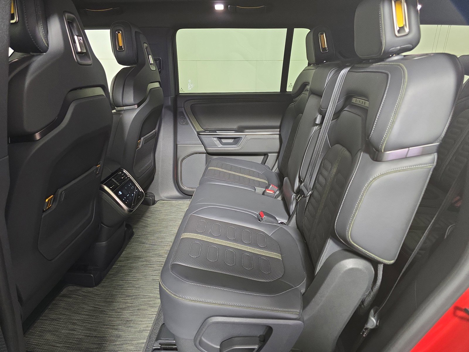 Used 2025 Rivian R1S Adventure image 21