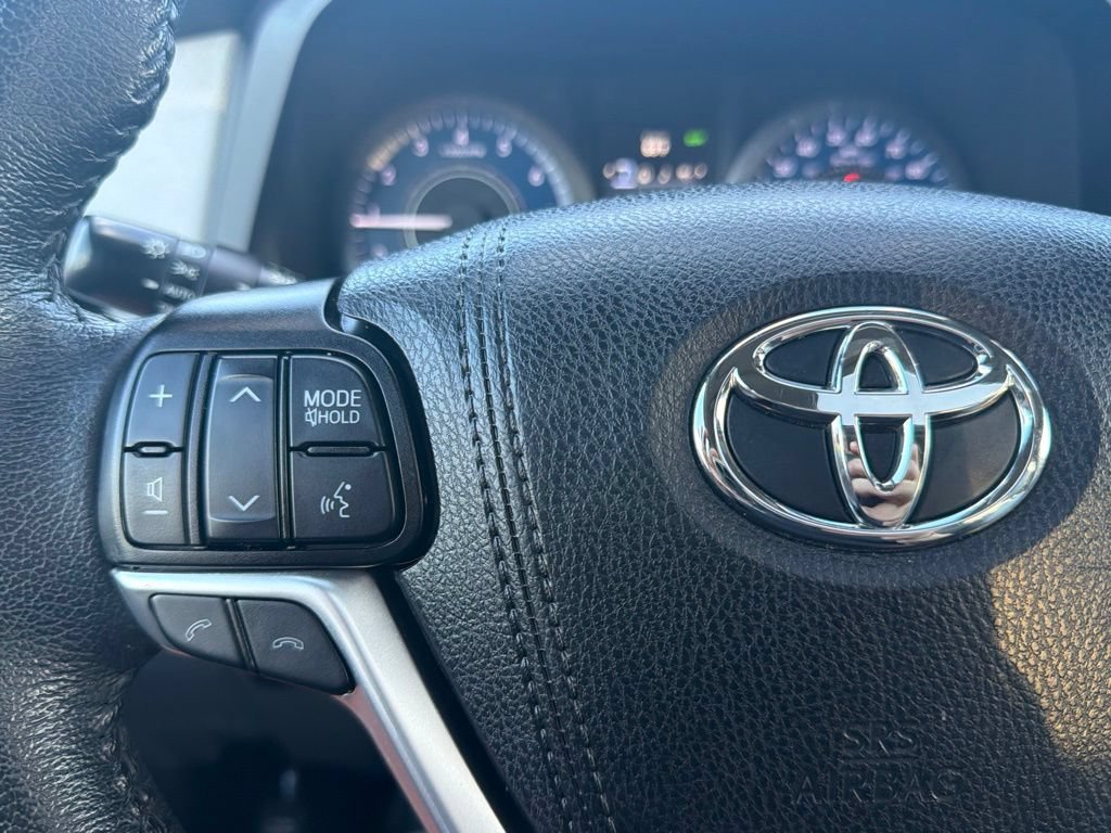 Used 2020 Toyota Sienna XLE w/ XLE Navigation Package AWD/4WD image 25