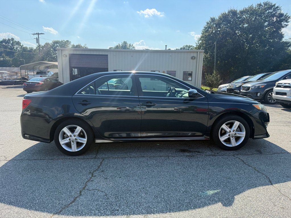 Used 2014 Toyota Camry SE FWD image 8