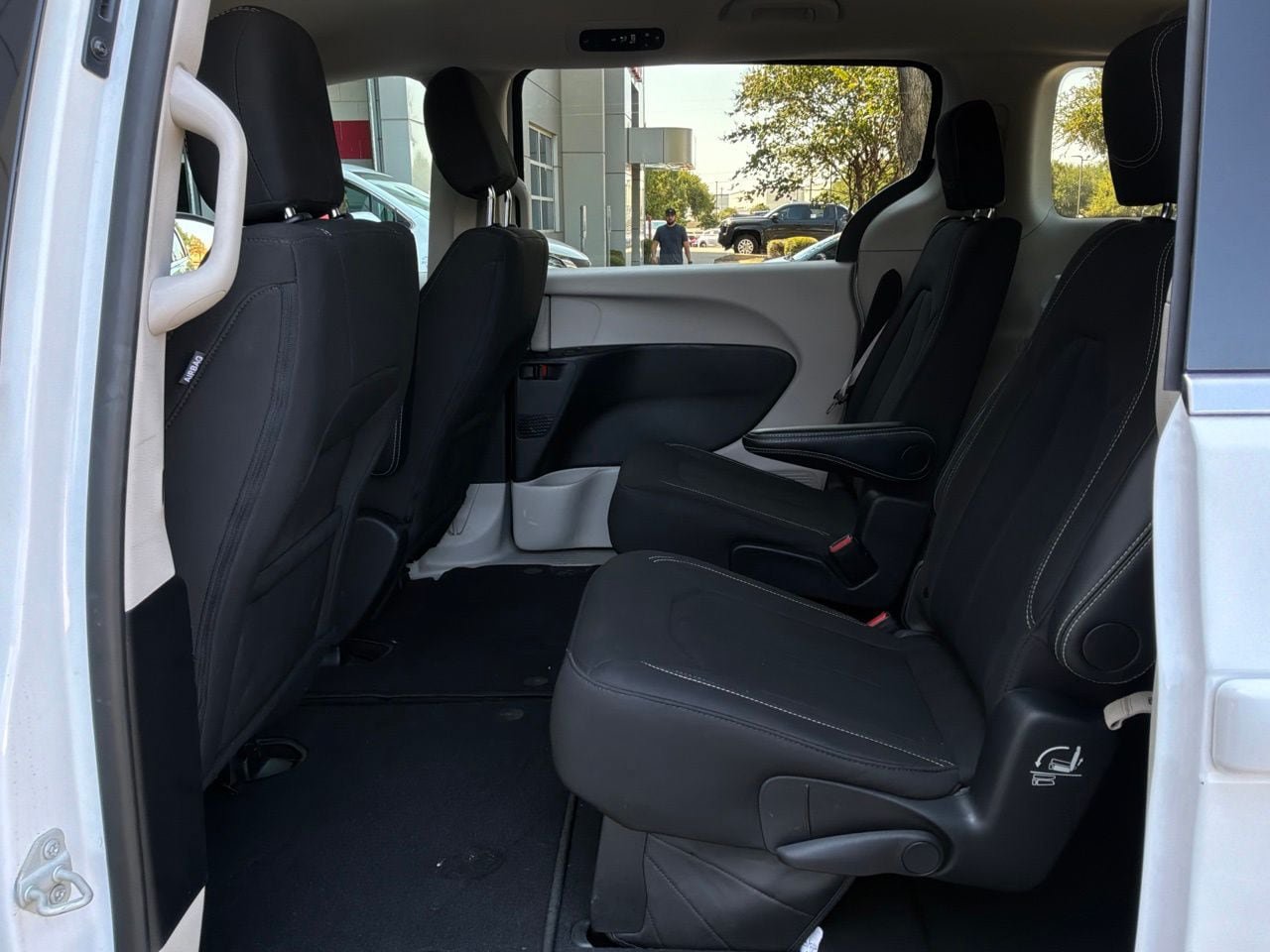 Used 2024 Chrysler Voyager LX FWD image 12