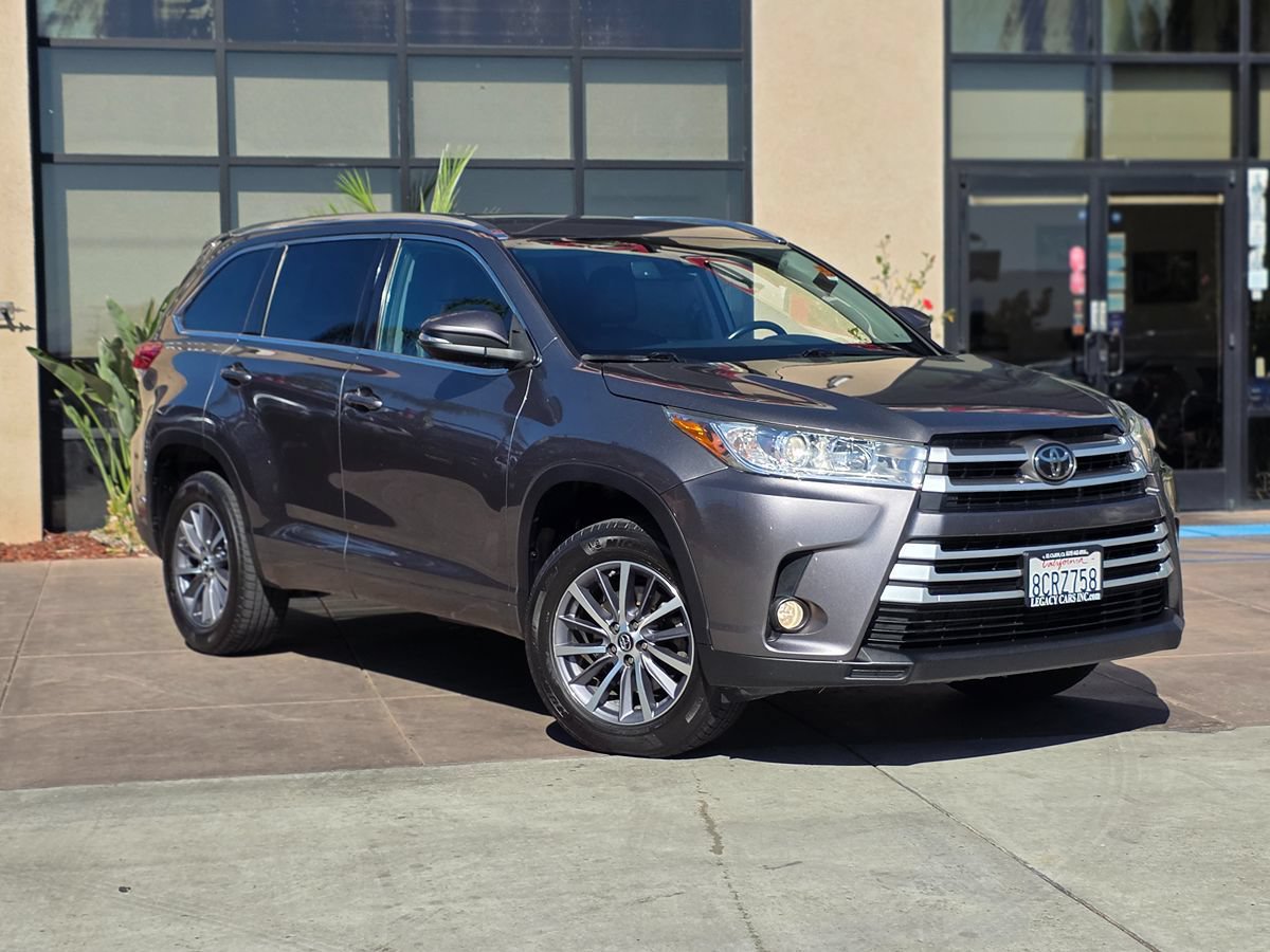 Used 2018 Toyota Highlander XLE FWD image 3