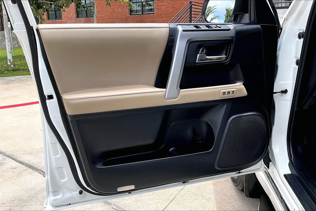 Used 2022 Toyota 4Runner Limited AWD/4WD image 25