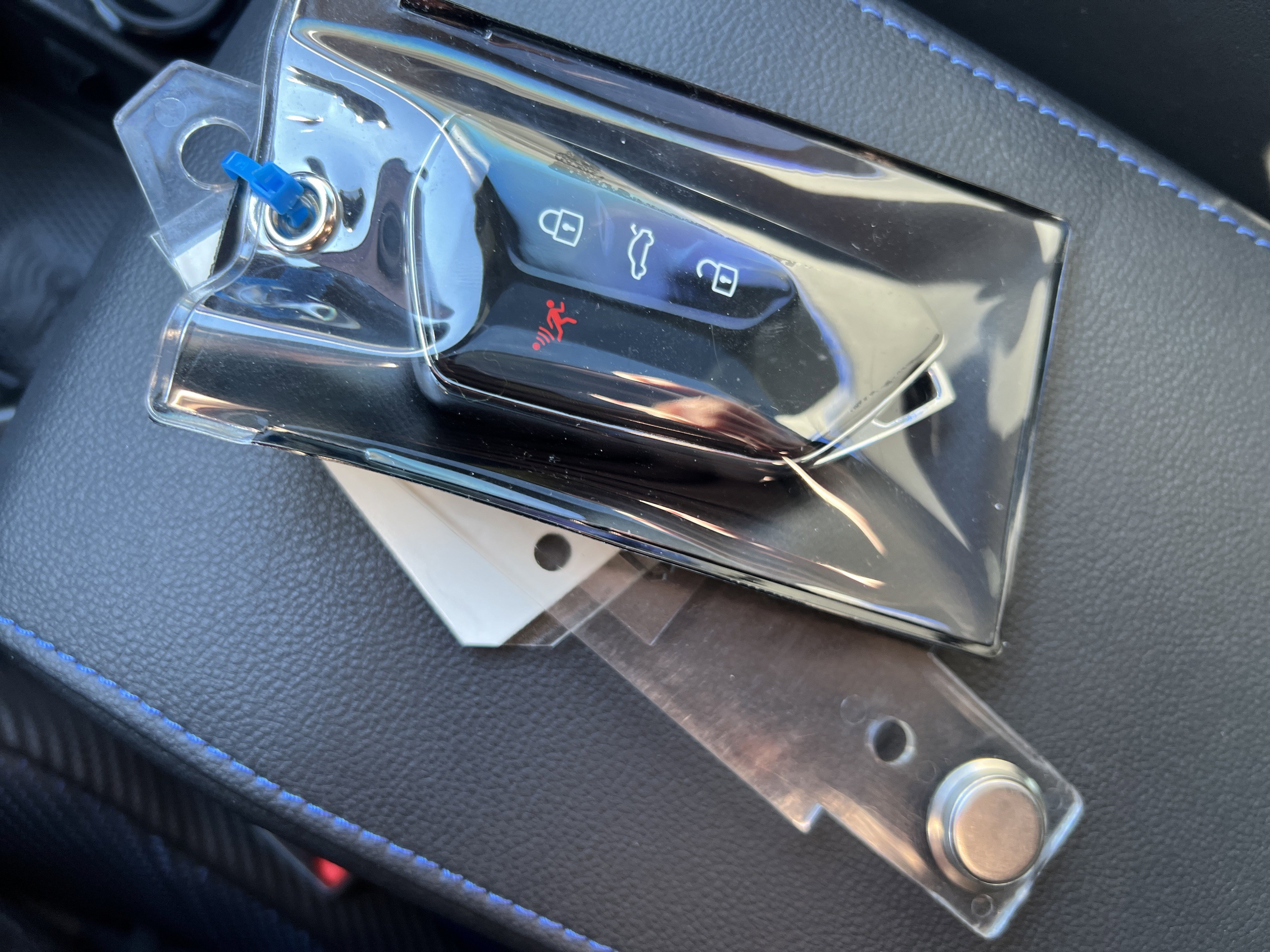 Certified 2025 Volkswagen Golf R Black Edition image 33