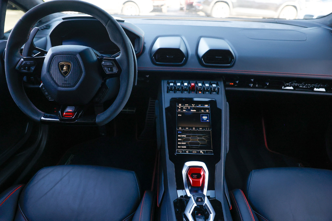 Used 2020 Lamborghini Huracan EVO image 5