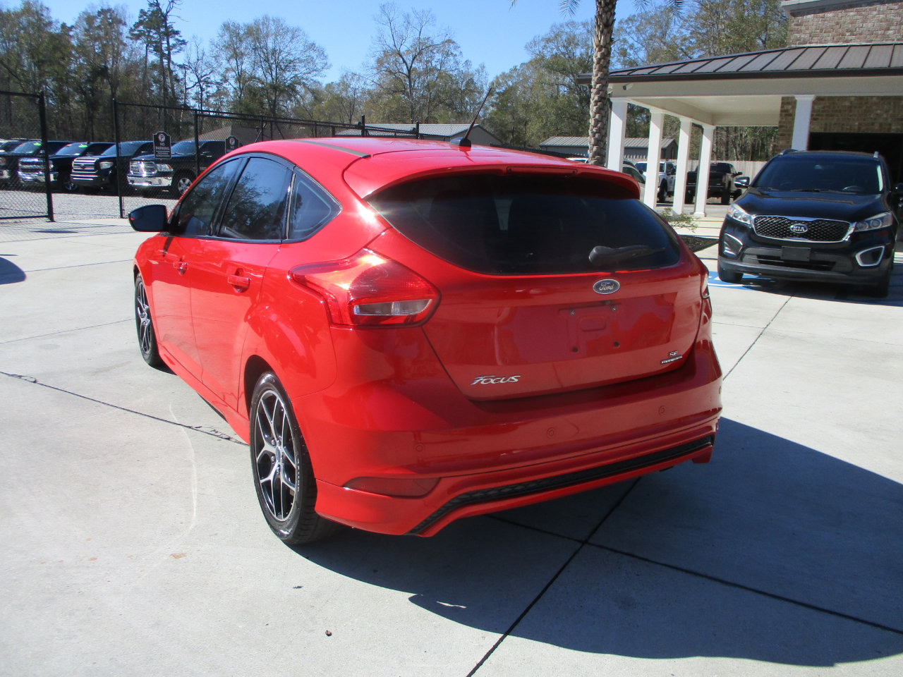 Used 2015 Ford Focus SE w/ SE Sport Package image 21