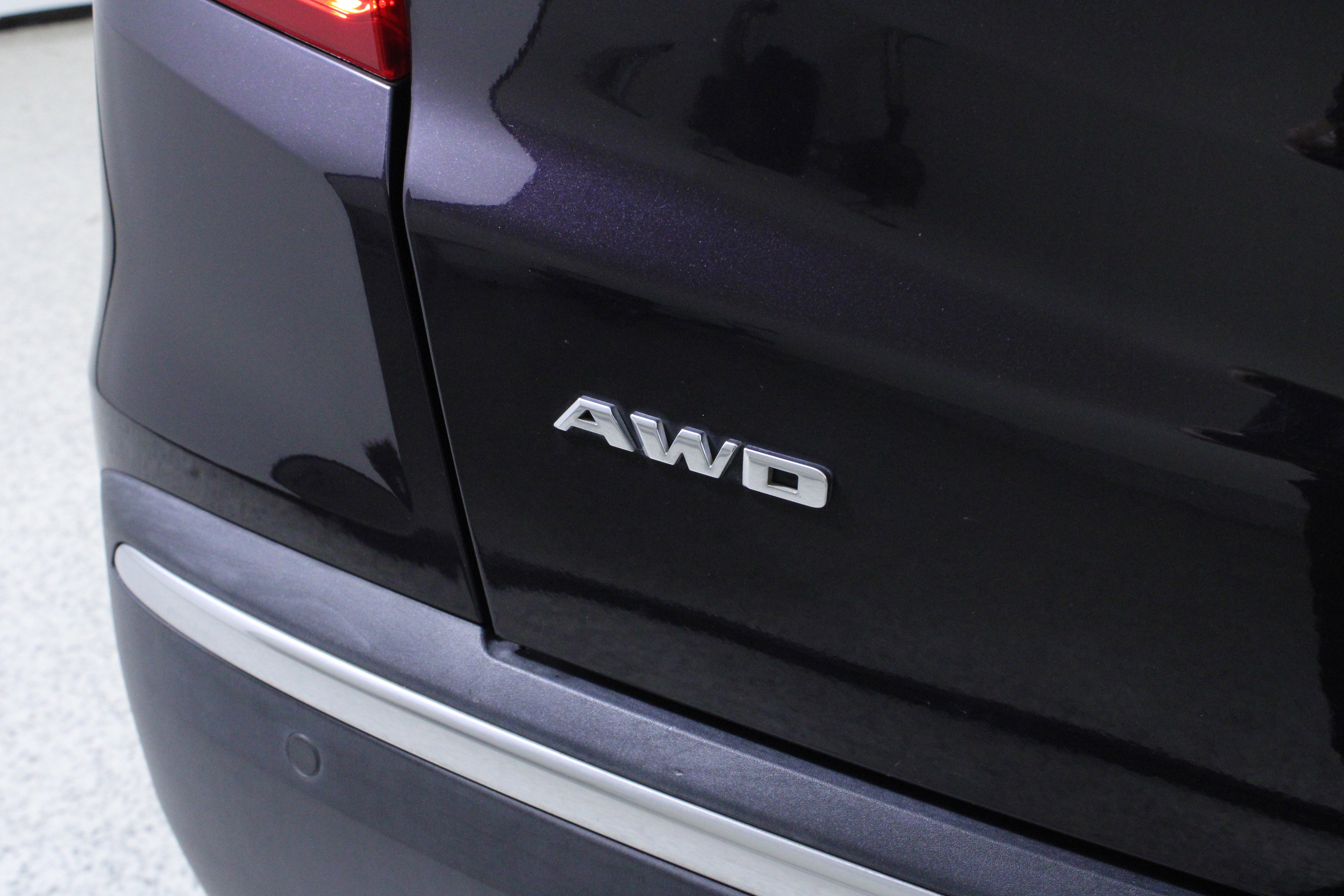 Used 2018 Cadillac XT5 Luxury w/ Driver Awareness Package image 10