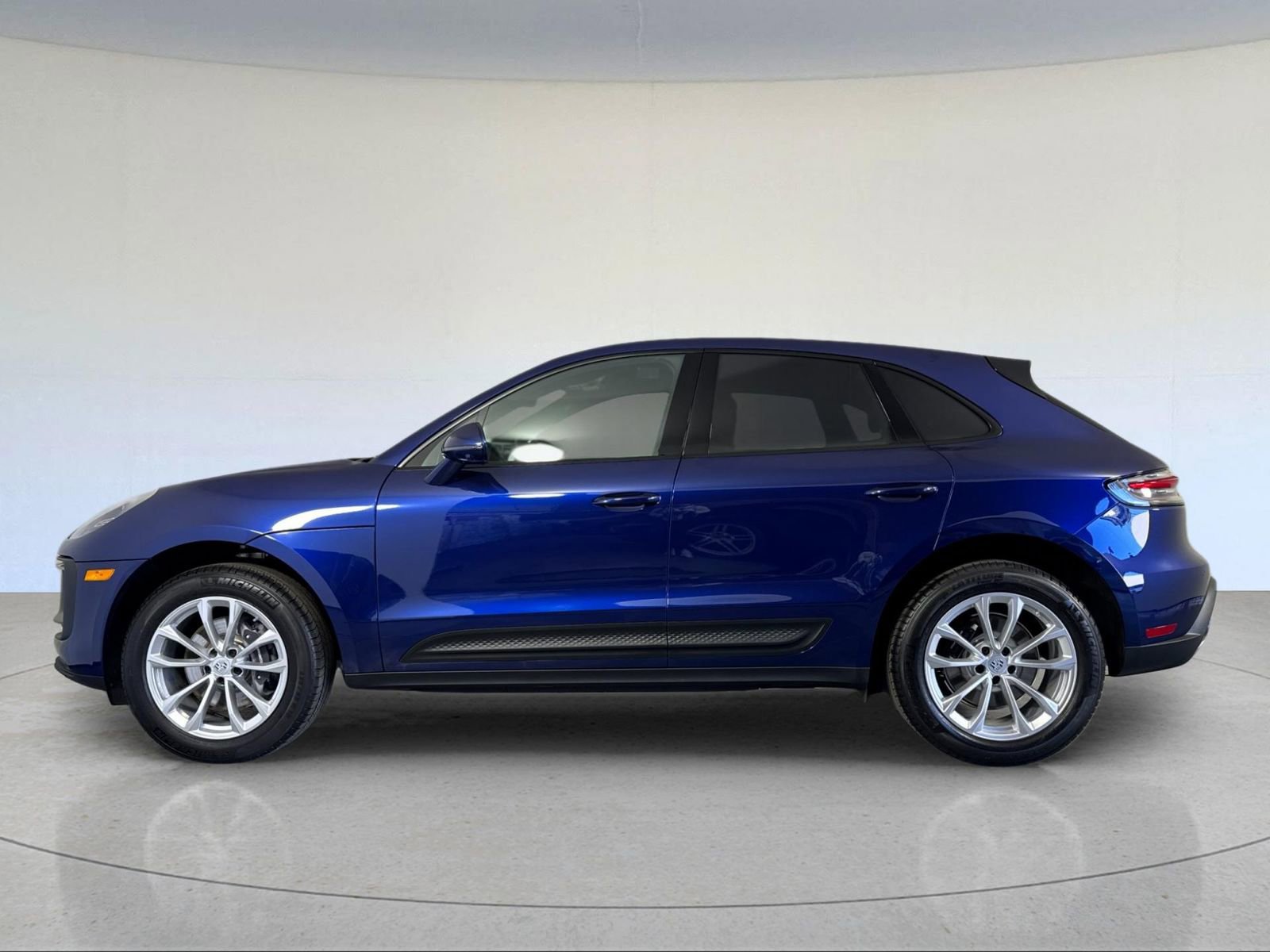 Certified 2025 Porsche Macan video 2