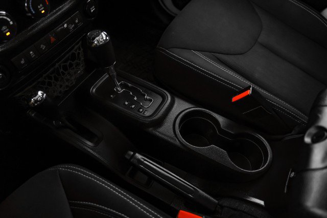 Used 2015 Jeep Wrangler Unlimited Sahara w/ Connectivity Group image 18