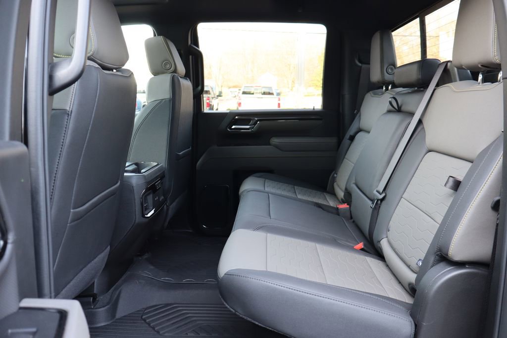 Used 2025 Chevrolet Silverado 2500 ZR2 w/ Technology Package image 22