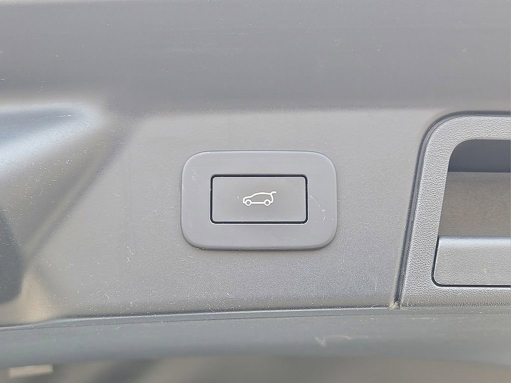 Used 2025 Land Rover Range Rover Velar Dynamic SE image 13