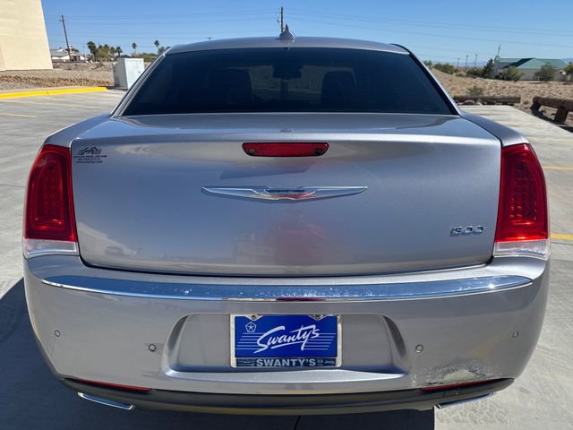 Used 2015 Chrysler 300 Limited w/ Driver Convenience Group RWD image 4