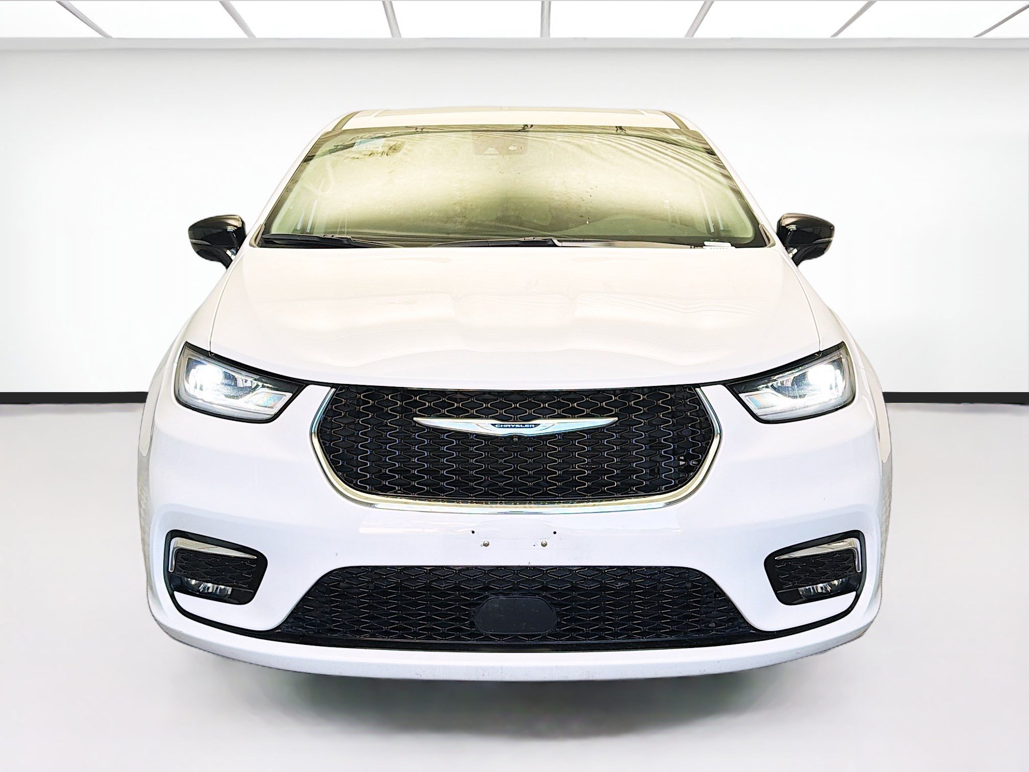 Used 2024 Chrysler Pacifica Touring-L FWD image 2