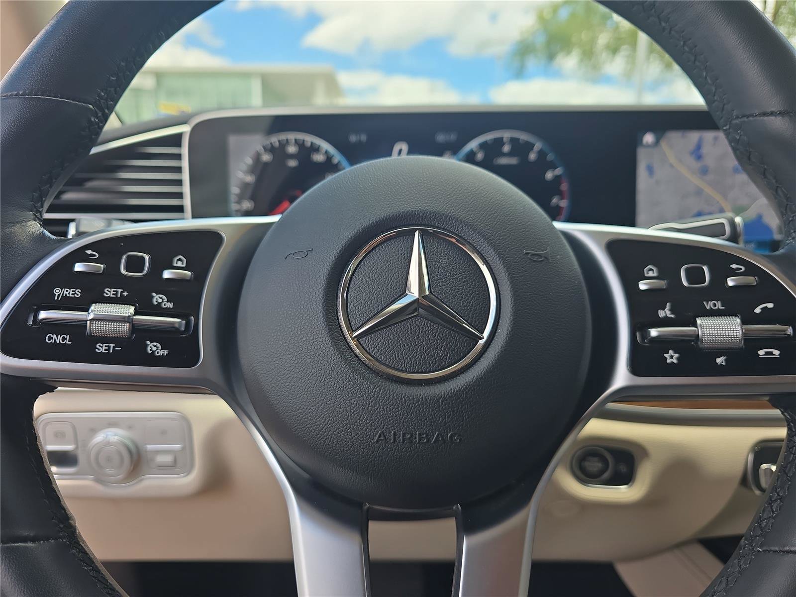 Used 2023 Mercedes-Benz GLE 350 4MATIC w/ Premium Package image 23