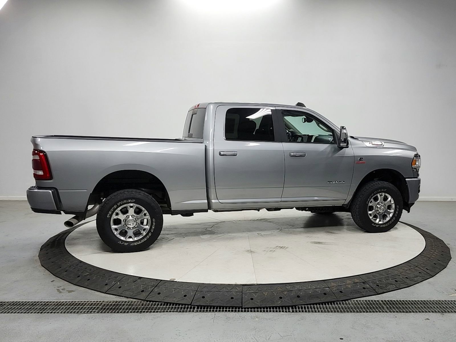Used 2024 RAM 2500 Laramie AWD/4WD image 8