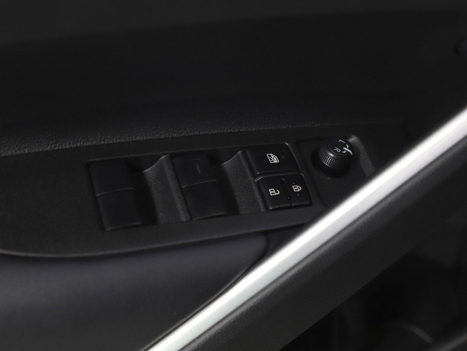 Used 2025 Toyota Corolla Cross LE w/ Moonroof Package image 20