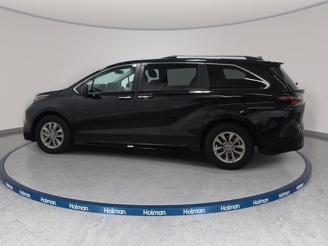 Certified 2026 Toyota Sienna XLE FWD image 8