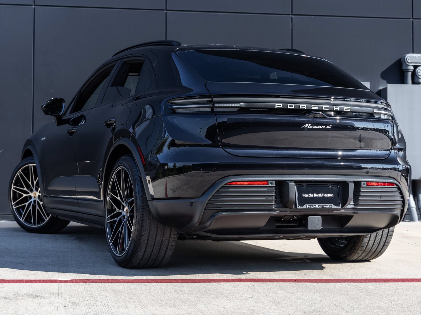 Used 2025 Porsche Macan 4 Electric AWD/4WD image 3