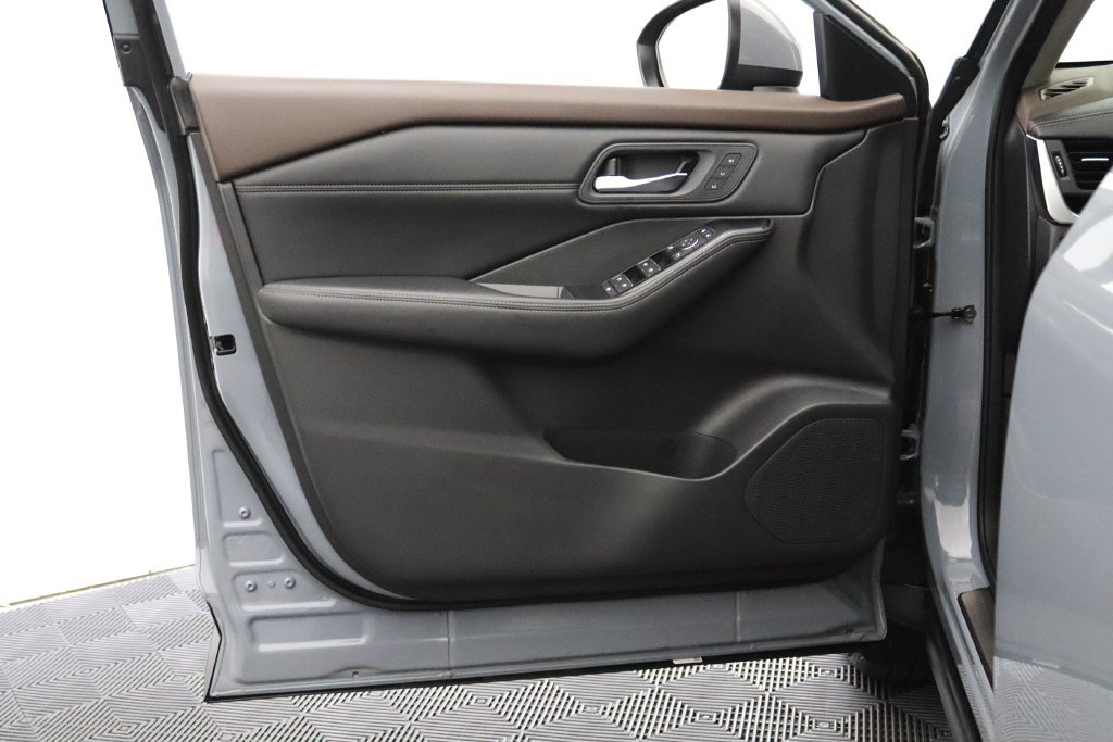Used 2023 Nissan Rogue SL w/ SL Premium Package AWD/4WD image 16