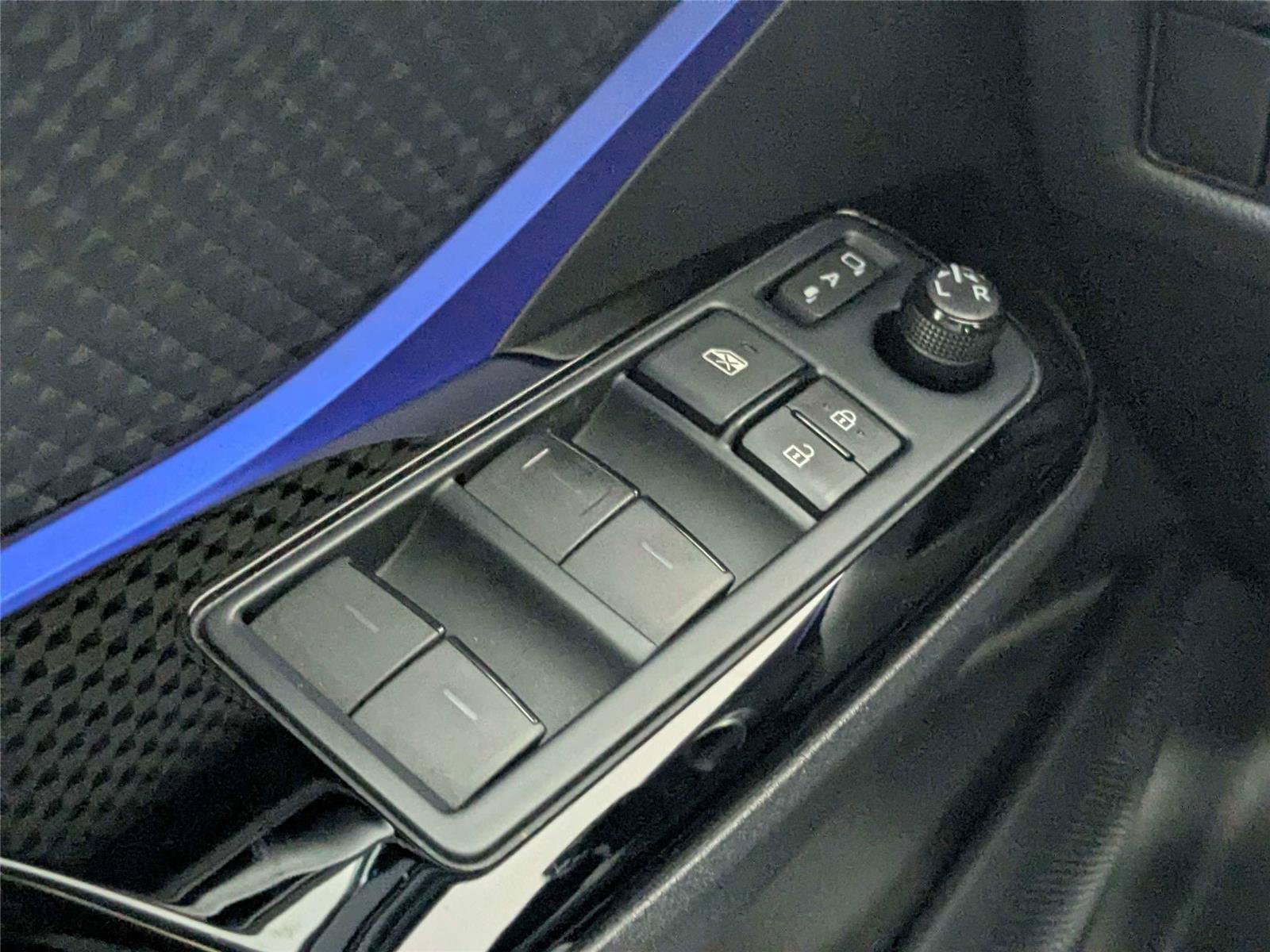 Used 2020 Toyota C-HR XLE FWD image 13