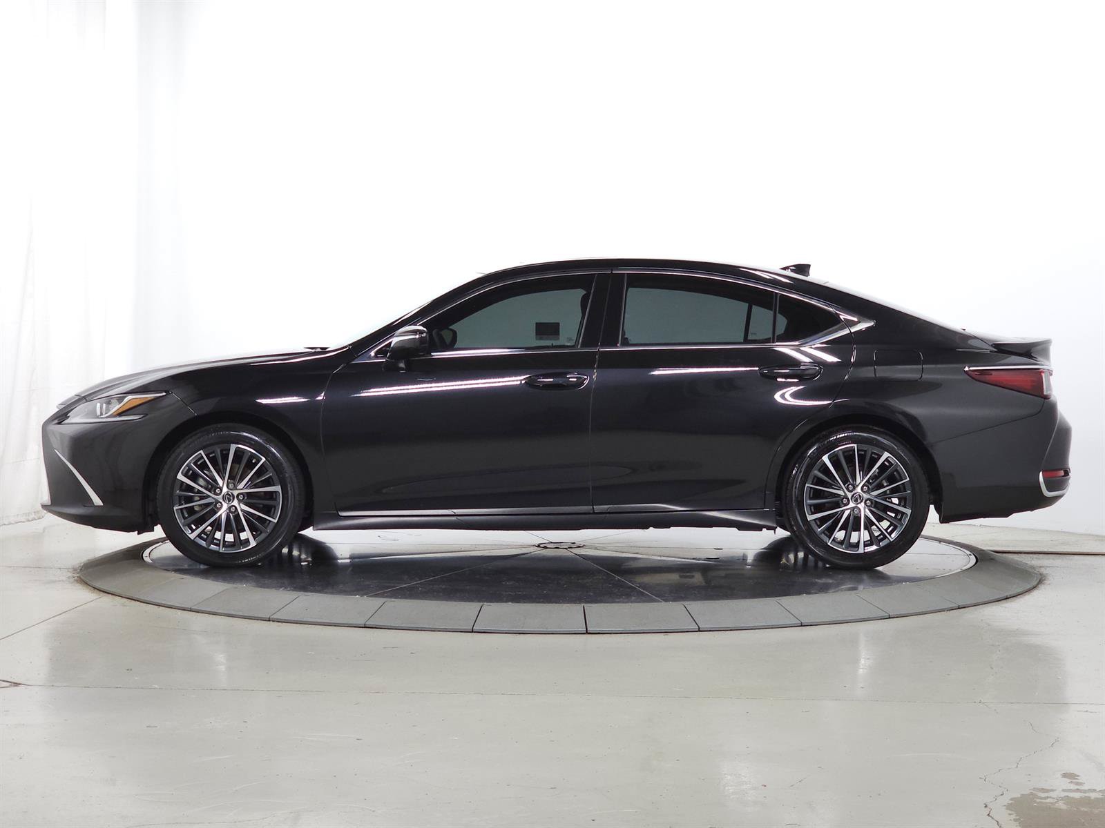 Used 2024 Lexus ES 300h w/ Premium Package FWD image 4