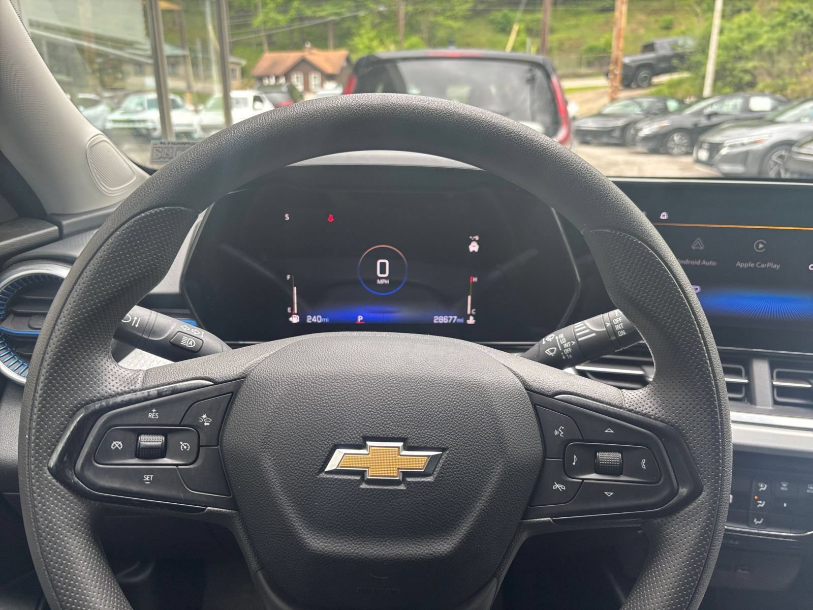 Used 2025 Chevrolet Trax LT FWD image 28