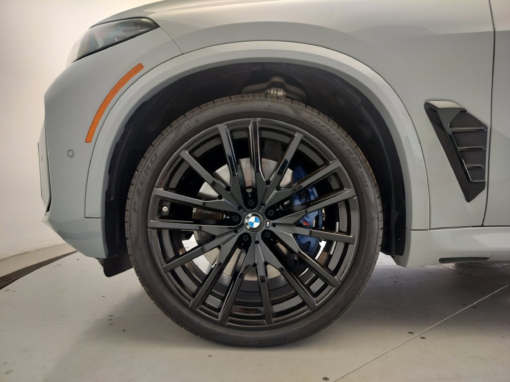 Certified 2026 BMW X5 M60i AWD/4WD image 5