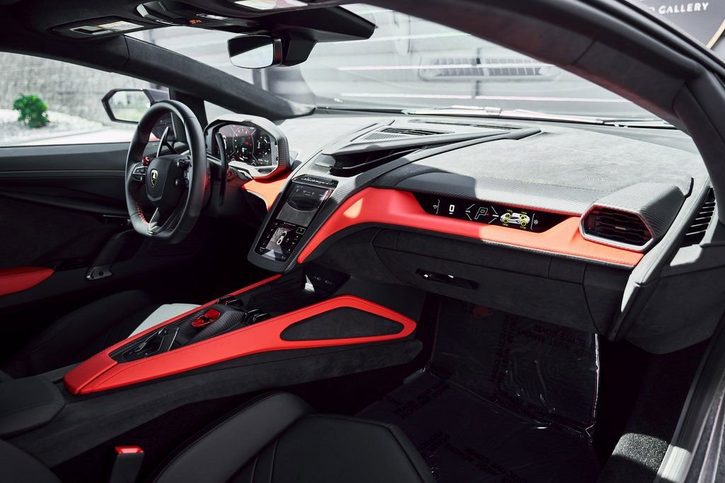 Used 2025 Lamborghini Revuelto image 44
