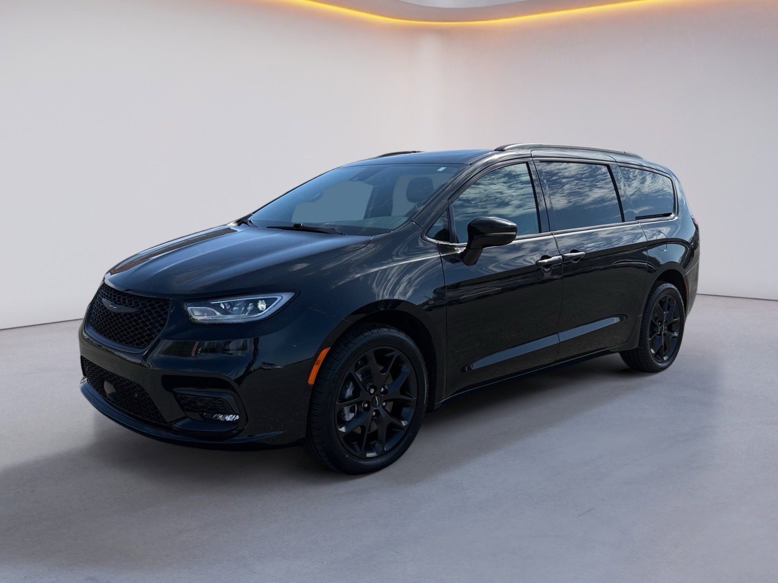 Used 2023 Chrysler Pacifica Limited w/ Uconnect Theater Family Group image 7