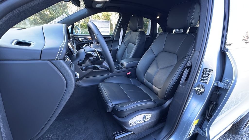 New 2026 Porsche Macan AWD/4WD image 5