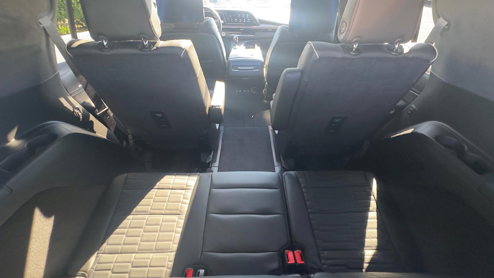 Certified 2024 Cadillac Escalade Premium Luxury Platinum AWD/4WD image 9