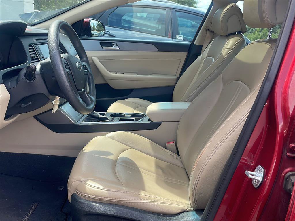 Used 2015 Hyundai Sonata SE w/ Option Group 02 FWD image 13