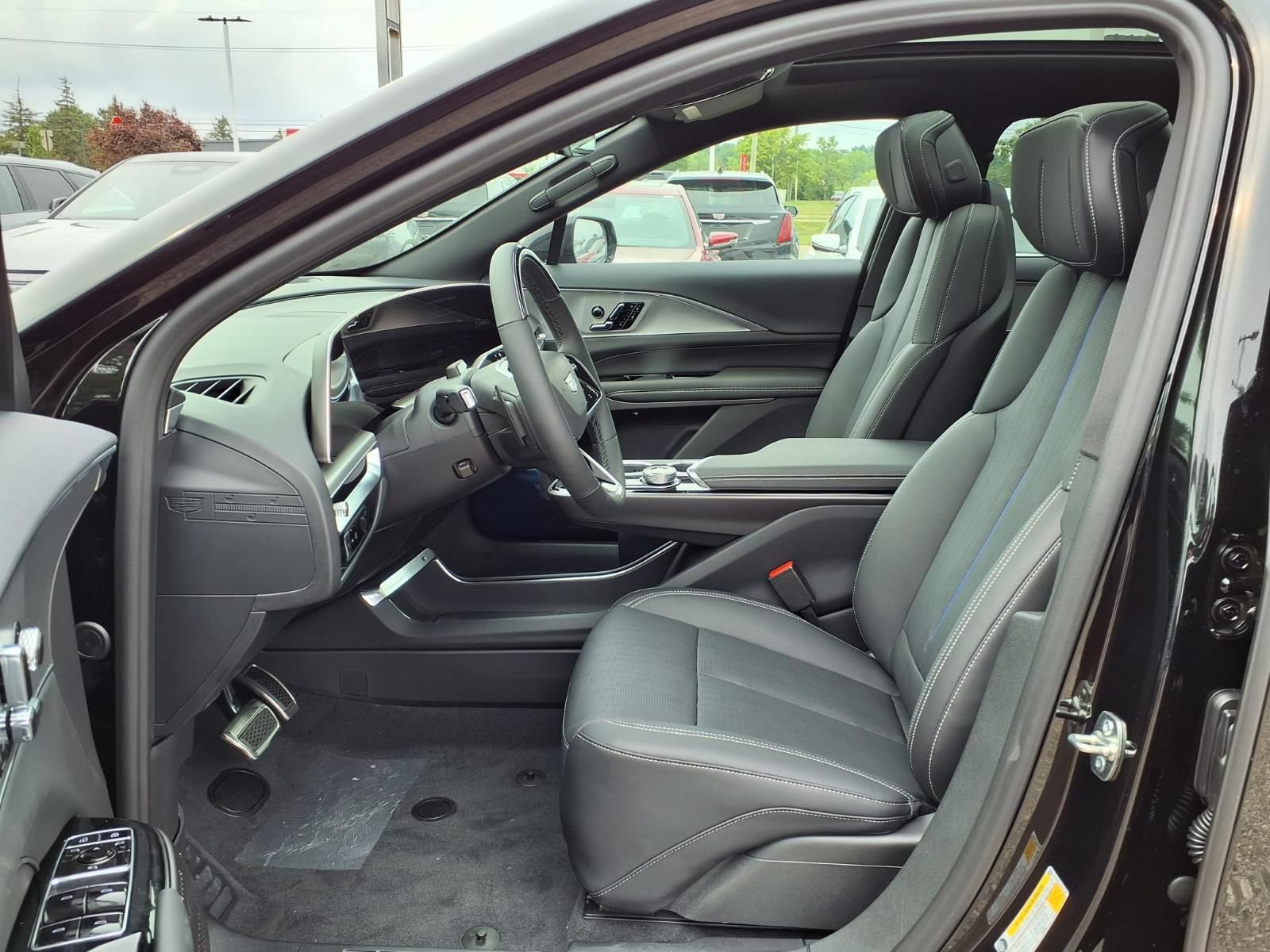 New 2027 Cadillac Lyriq Sport w/ LPO, Floor Liner Package AWD/4WD image 15