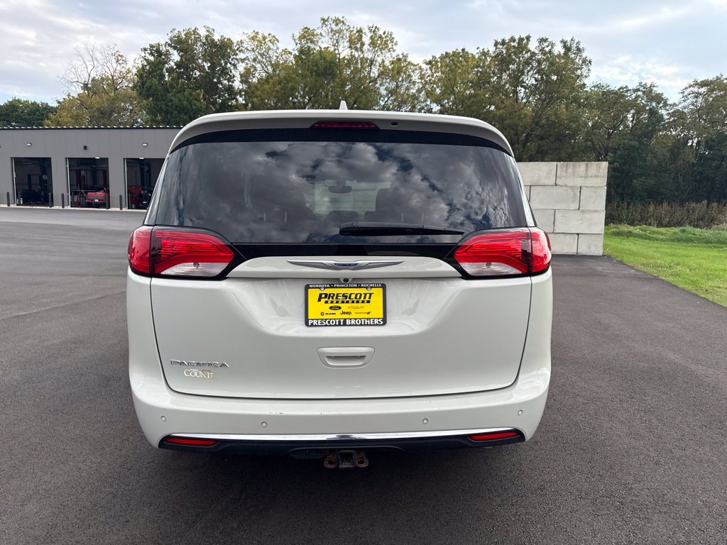 Used 2020 Chrysler Pacifica Touring-L Plus FWD image 6