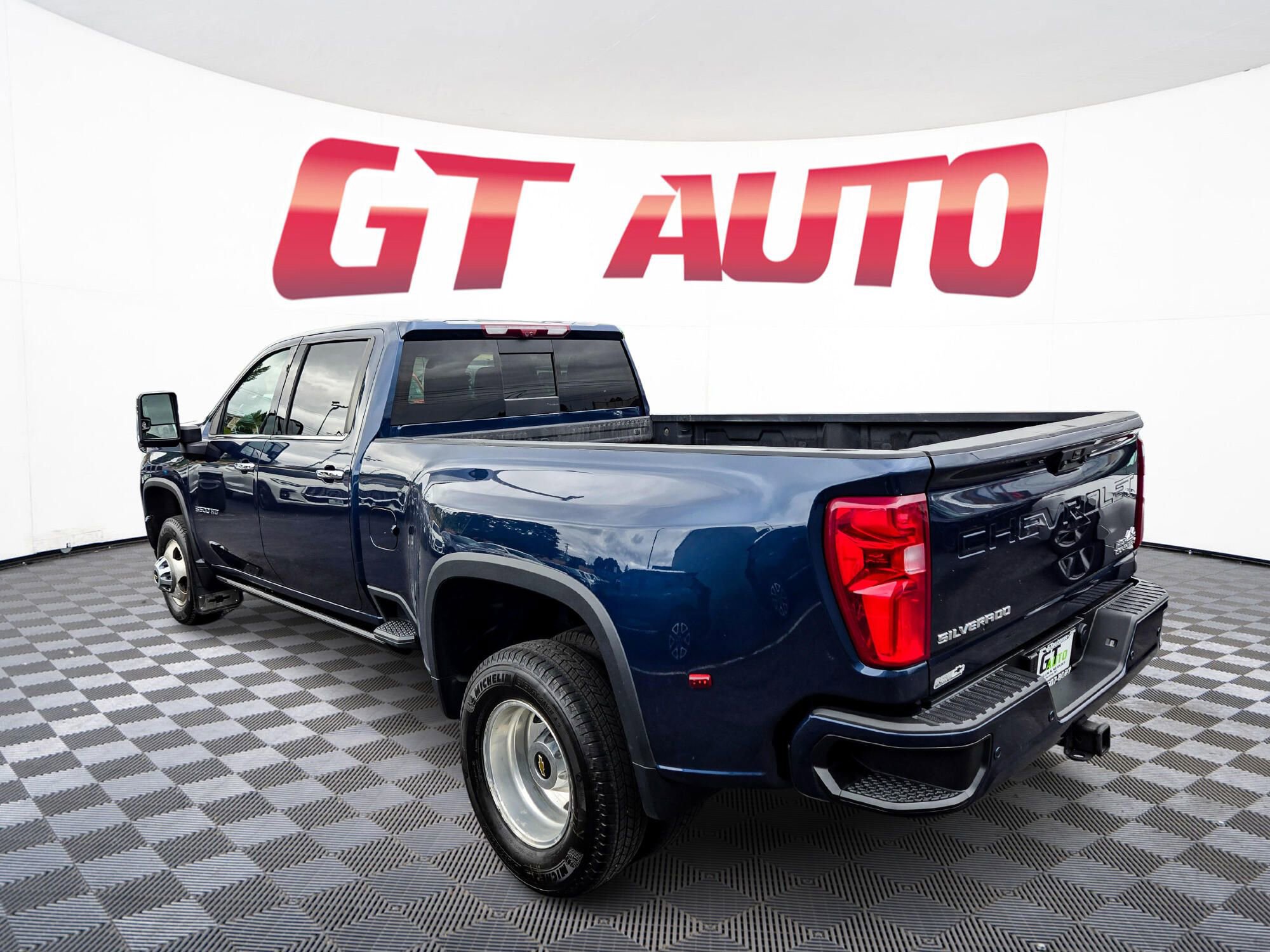 Used 2023 Chevrolet Silverado 3500 High Country w/ LPO, Hitch Package image 5