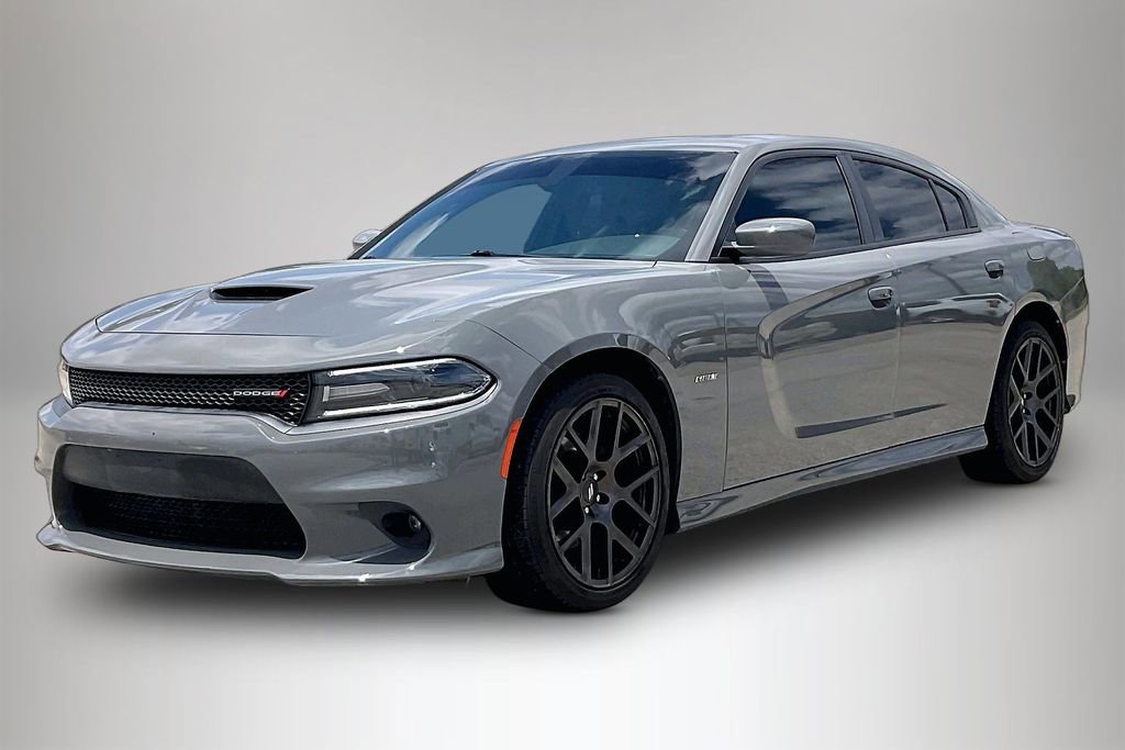 Used 2018 Dodge Charger R/T w/ Plus Group RWD image 2
